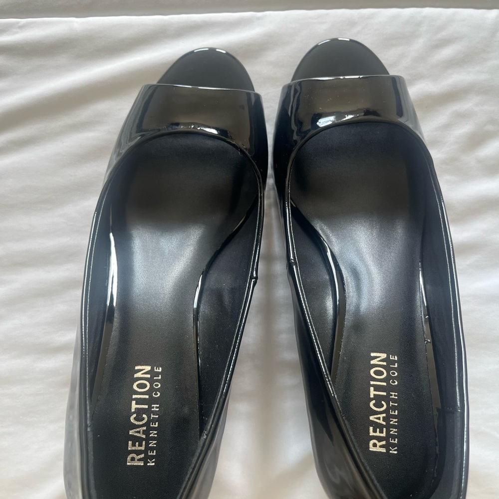 Kenneth Cole Black Heels Sleek Professional Brand New Never Worn